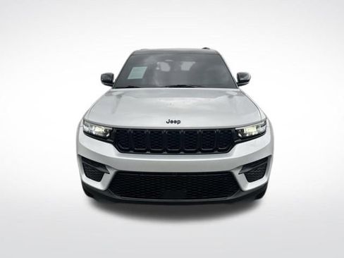 Used 2023 Jeep Grand Cherokee Altitude AWD/4WD image 2