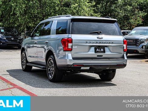 Used 2024 Ford Expedition XLT RWD image 8