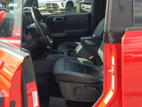 Used 2023 Ford Bronco Black Diamond w/ Sasquatch Package image 12