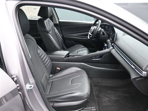 Certified 2023 Hyundai Elantra Limited w/ Preferred Accessory Package FWD image 24