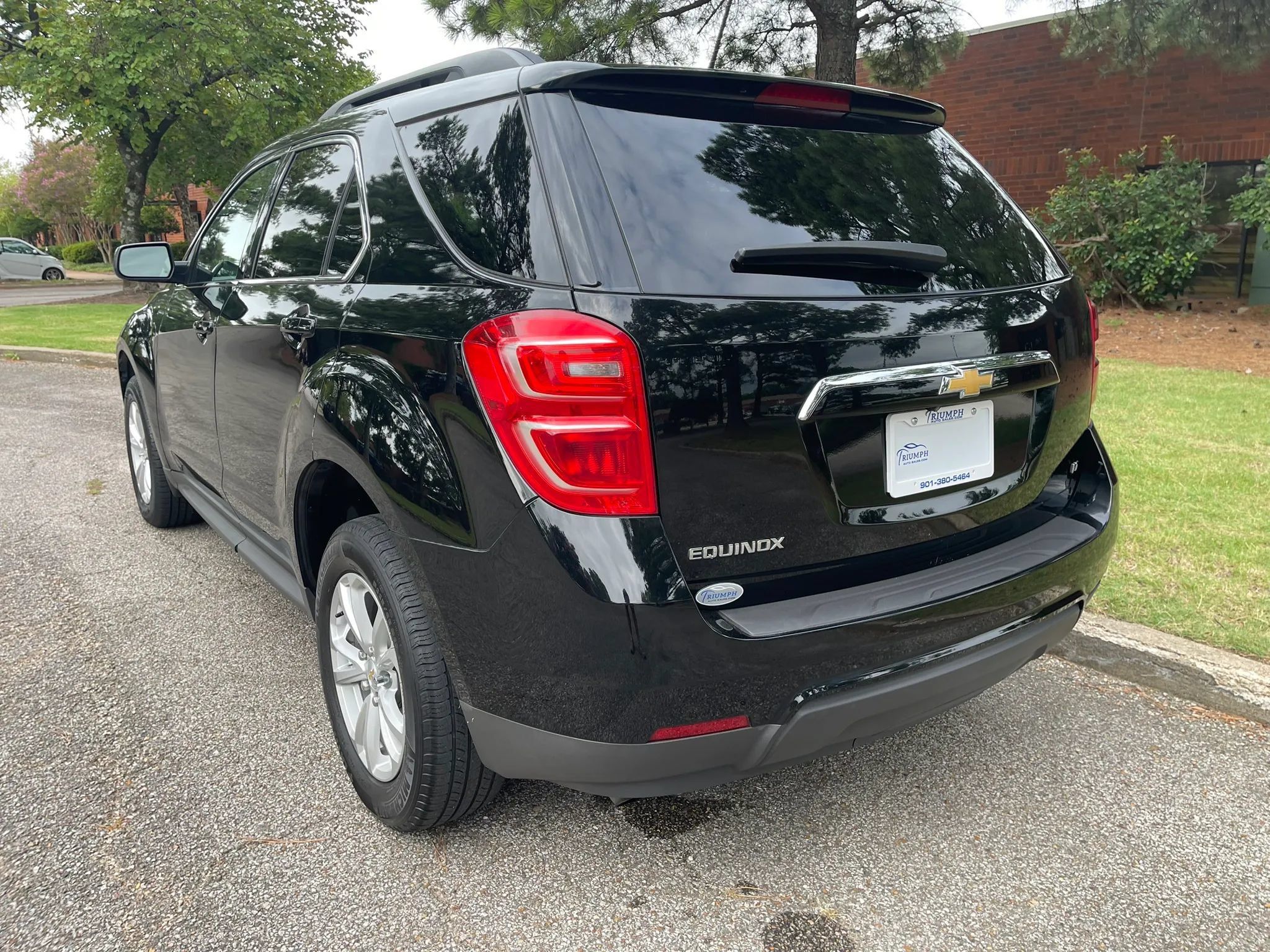 Used 2017 Chevrolet Equinox LT FWD image 3