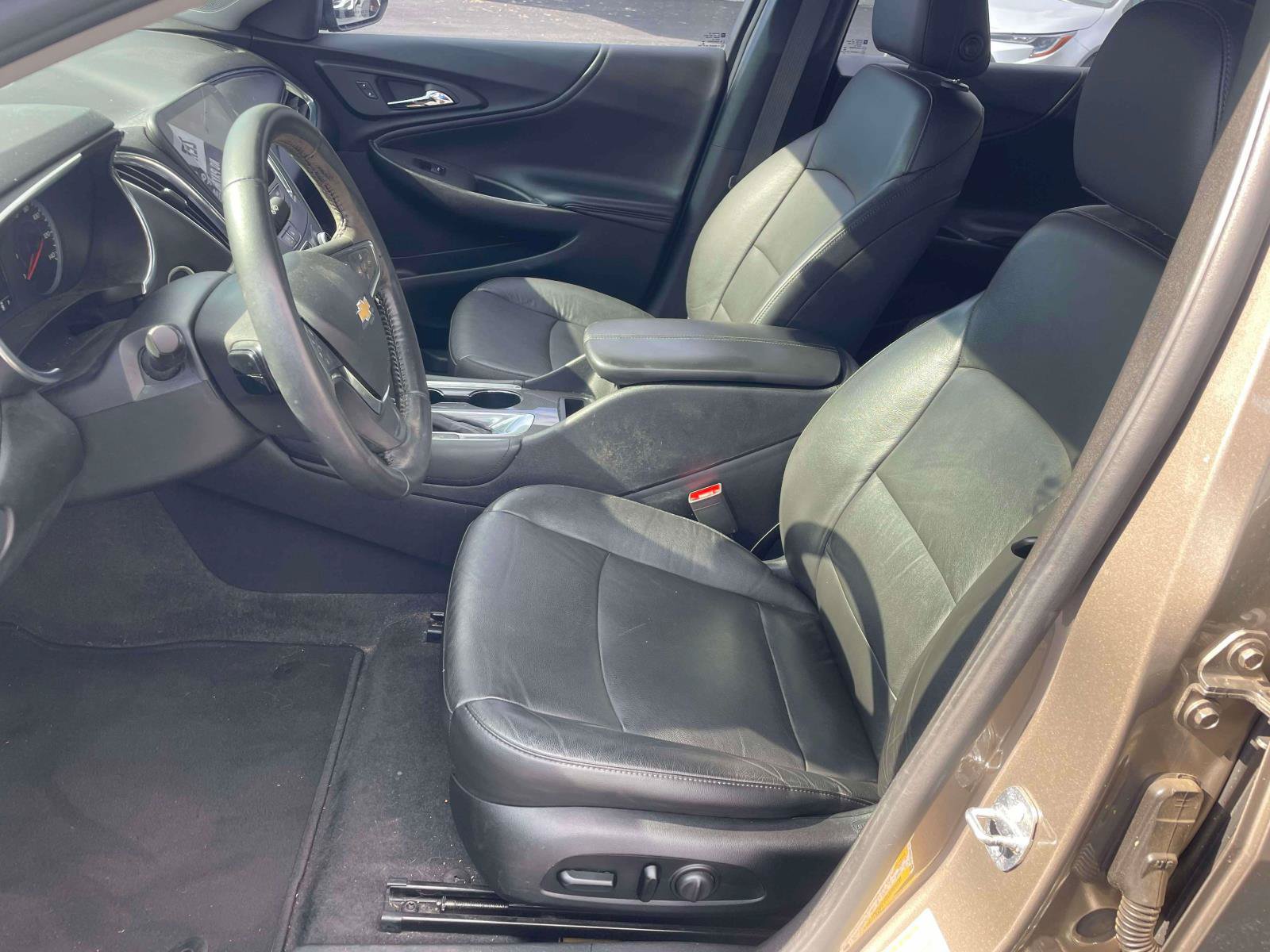 Used 2020 Chevrolet Malibu LT w/ Leather Package FWD image 14