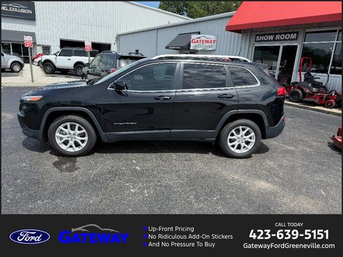 Used 2018 Jeep Cherokee Latitude Plus FWD image 1