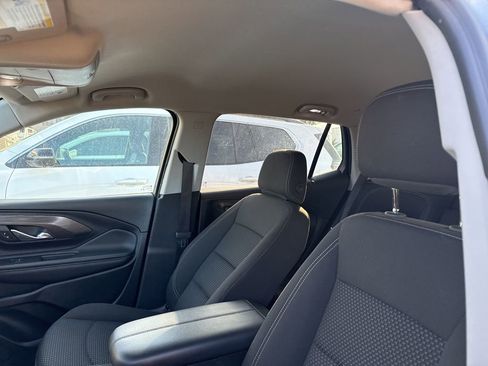 Used 2024 GMC Terrain SLE image 9