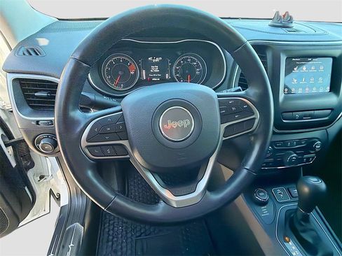 Used 2020 Jeep Cherokee Latitude Plus w/ Cold Weather Group image 11