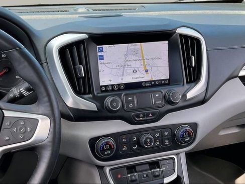 Used 2022 GMC Terrain SLT w/ Infotainment Package II image 9