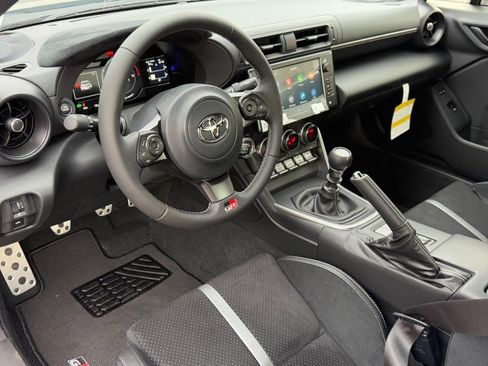 New 2025 Toyota GR86 Premium image 8