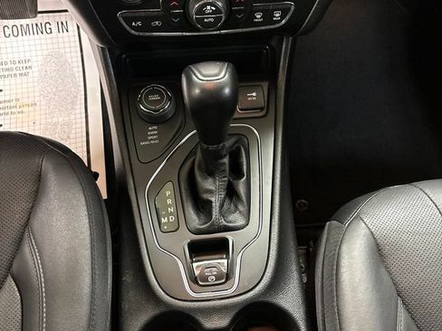 Used 2021 Jeep Cherokee Latitude Lux w/ Comfort/Convenience Group AWD/4WD image 15
