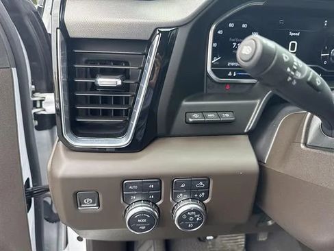 Used 2024 GMC Sierra 2500 Denali w/ Denali Reserve Package AWD/4WD image 8