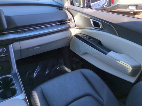 Certified 2024 Kia Carnival LX image 16