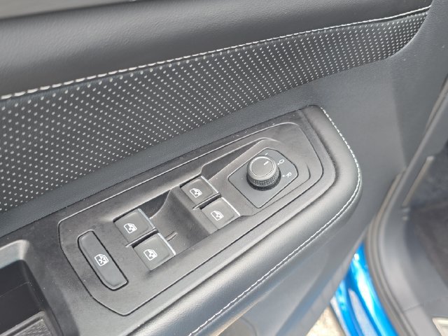 Used 2024 Volkswagen Atlas Cross Sport SE FWD image 20