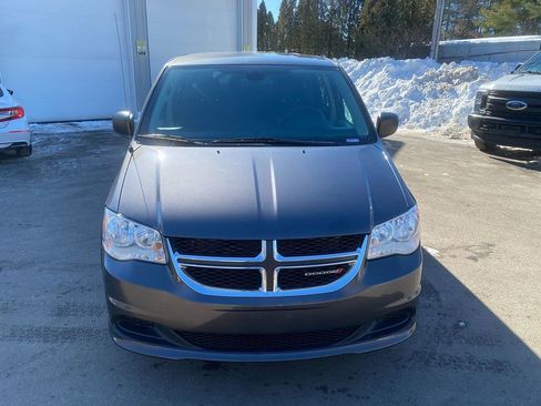 Used 2018 Dodge Grand Caravan SE w/ UConnect Hands-Free Group image 3