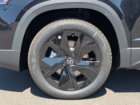 New 2026 Volkswagen Taos SE FWD image 38