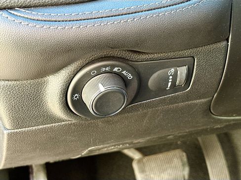 Used 2023 Dodge Durango SXT image 17