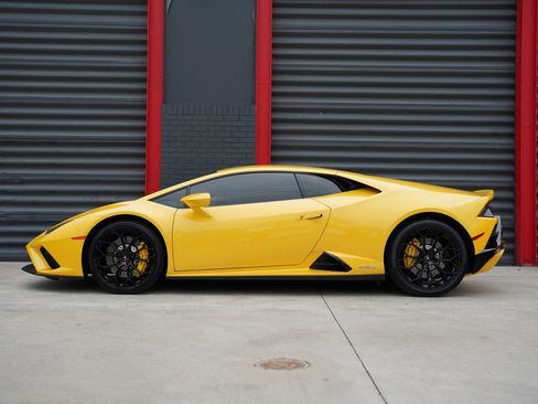 Used 2021 Lamborghini Huracan EVO image 8