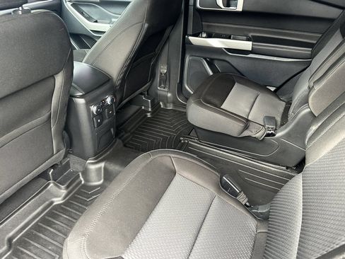 Used 2022 Ford Explorer XLT RWD image 11
