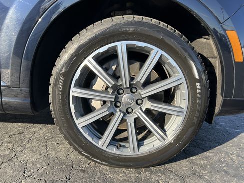 Used 2017 Audi Q7 3.0T Prestige w/ Prestige Package image 11