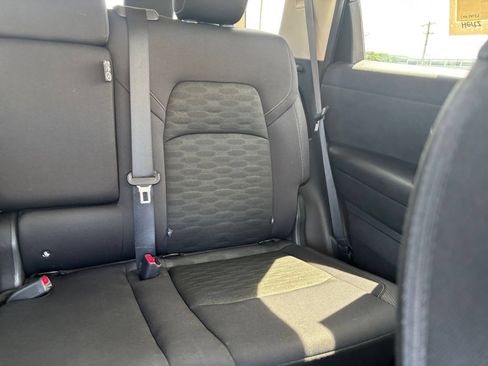 Used 2025 Nissan Pathfinder SV AWD/4WD image 38