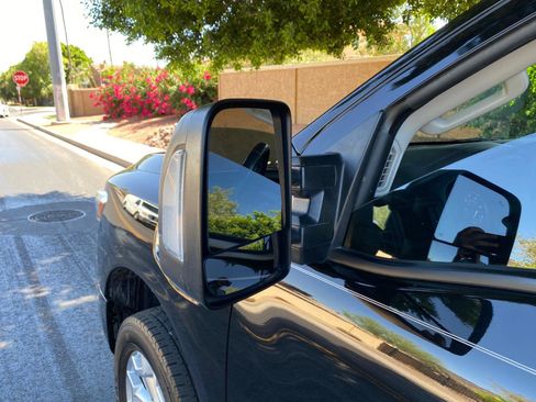 Used 2024 Nissan Titan SV w/ SV Convenience Package AWD/4WD image 9