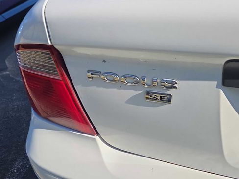 Used 2005 Ford Focus ZX4 Sedan image 5