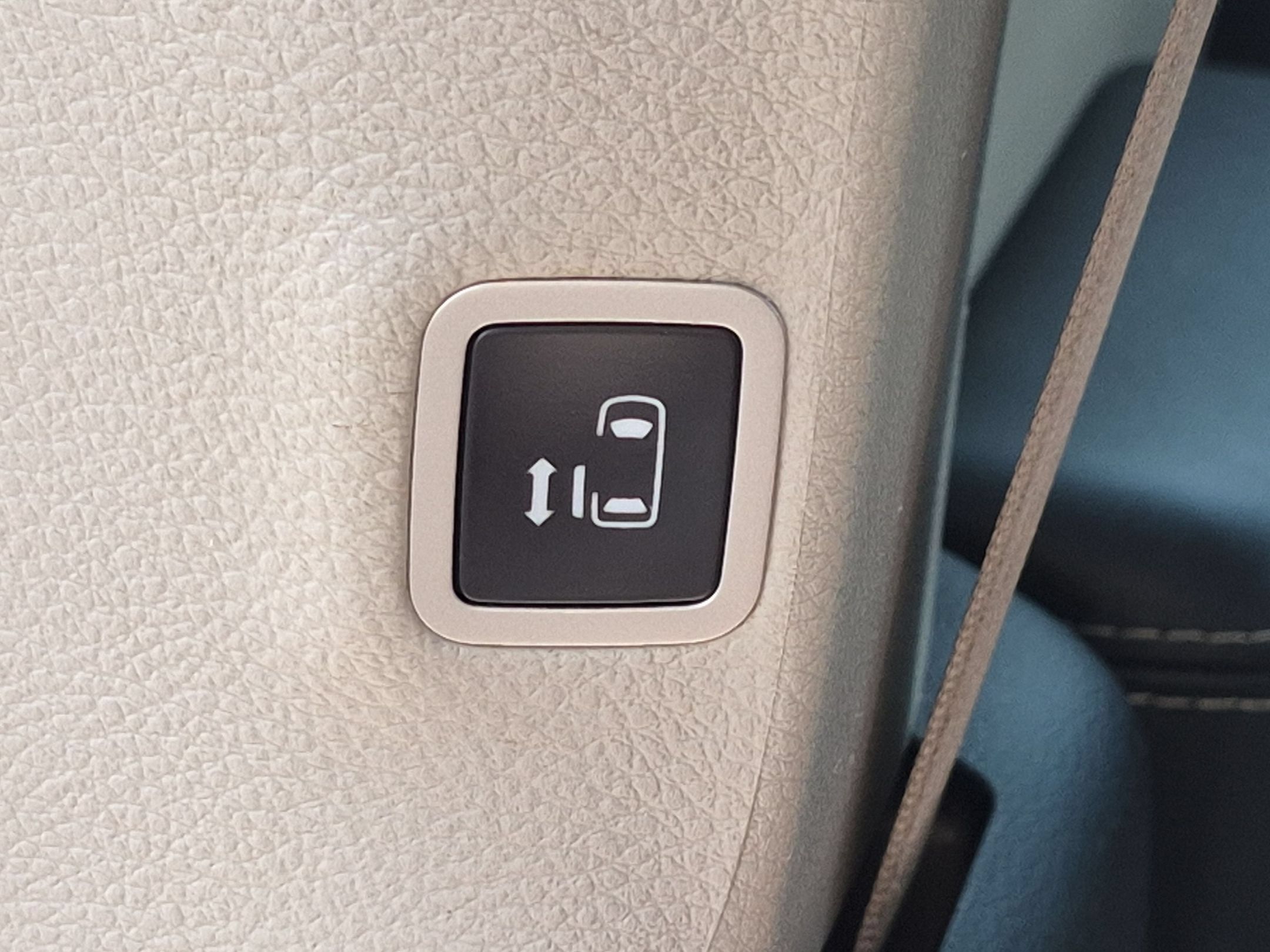 Used 2024 Chrysler Pacifica Touring-L FWD image 30
