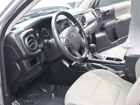 Used 2016 Toyota Tacoma SR image 5
