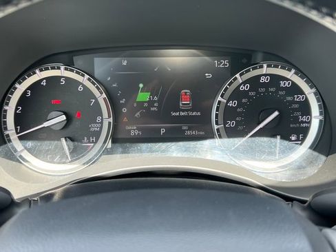 Used 2022 Toyota Highlander XLE AWD/4WD image 20