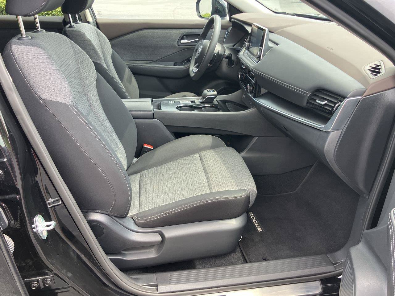Used 2022 Nissan Rogue SV FWD image 32