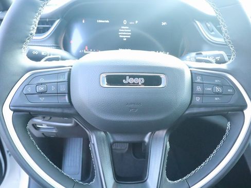 New 2025 Jeep Grand Cherokee Altitude image 3