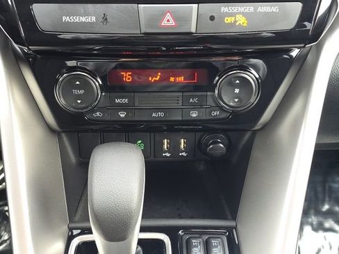 Used 2024 Mitsubishi Eclipse Cross Black Edition image 30