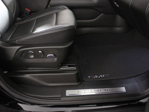 Used 2023 GMC Yukon XL Denali w/ Denali Reserve Package image 11