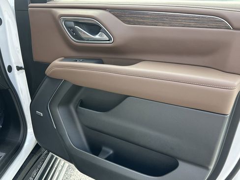 Used 2024 Chevrolet Tahoe High Country w/ Premium Package image 17