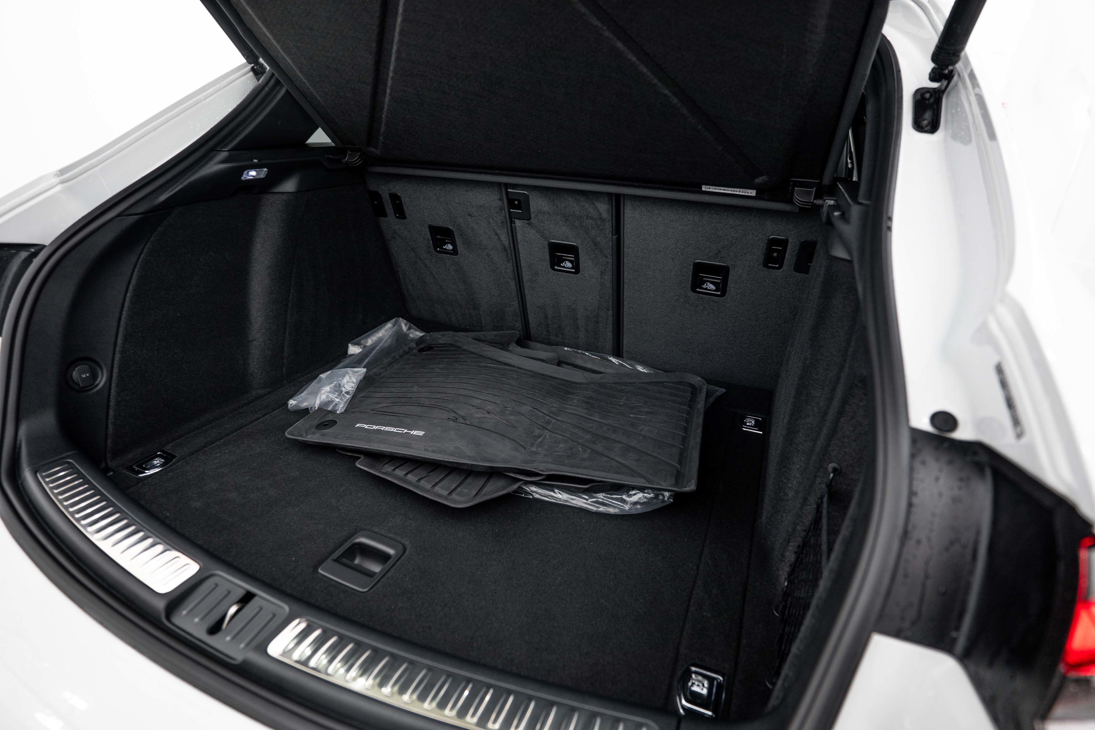 Certified 2026 Porsche Macan AWD/4WD image 25