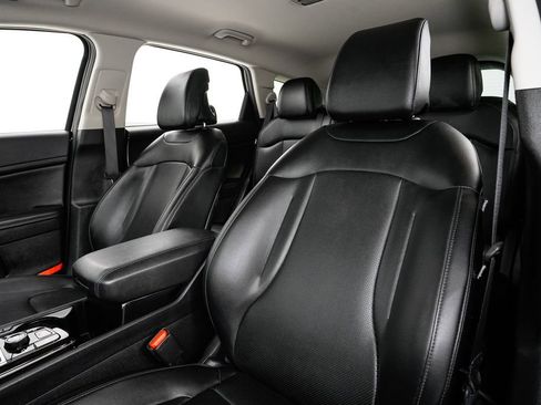 Certified 2025 Kia Sportage EX image 8