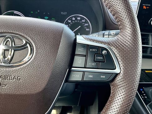 Used 2024 Toyota Sienna Platinum image 22