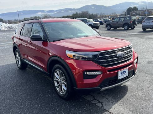 Used 2023 Ford Explorer XLT w/ Equipment Group 202A image 5