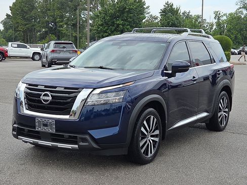 Used 2024 Nissan Pathfinder Platinum w/ Cargo Package FWD image 2