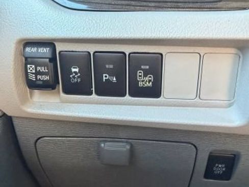 Used 2015 Toyota Sienna XLE Premium AWD/4WD image 21