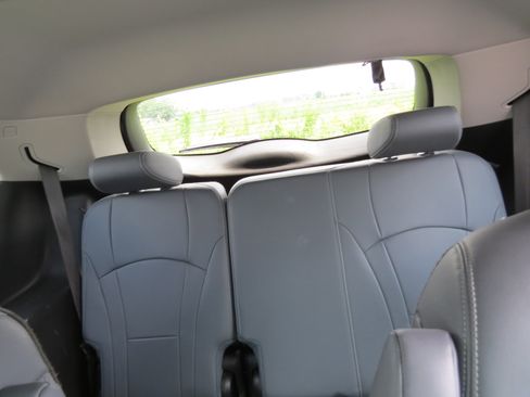 Used 2021 Buick Enclave Essence image 22