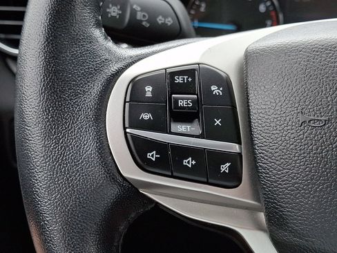 Used 2022 Ford Explorer XLT w/ Equipment Group 202A AWD/4WD image 23