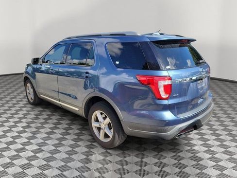 Used 2018 Ford Explorer XLT w/ Equipment Group 201A FWD image 4
