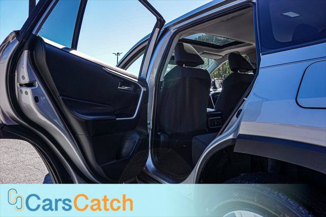 Used 2020 Toyota RAV4 XLE w/ Convenience Package FWD image 33