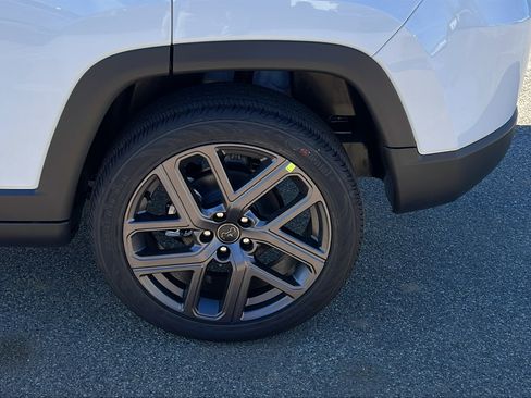 New 2026 Jeep Compass Latitude image 12