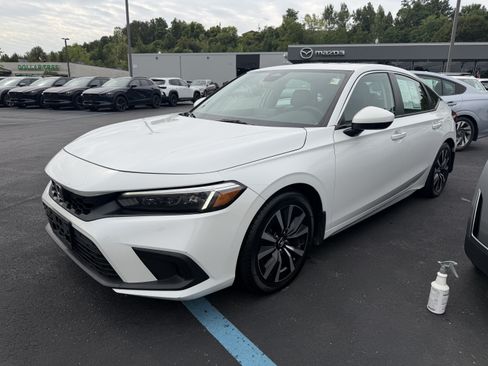 Used 2024 Honda Civic EX-L image 4