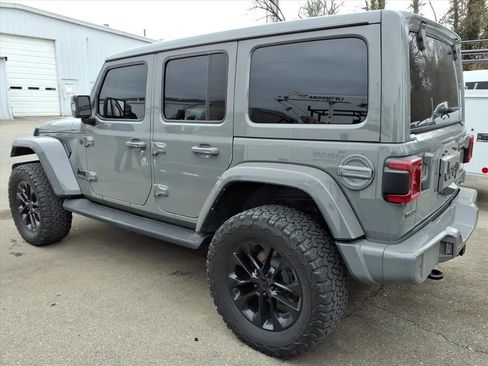 Used 2022 Jeep Wrangler Unlimited Sahara image 4