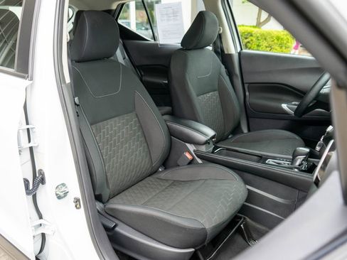 Used 2023 Nissan Kicks SV FWD image 9