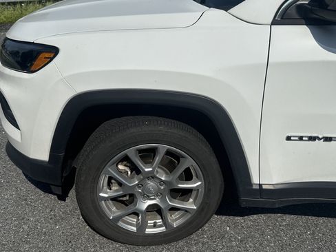 Certified 2024 Jeep Compass Latitude AWD/4WD image 8
