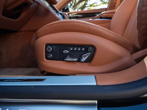 Used 2025 Bentley Flying Spur Plug-In Hybrid AWD/4WD image 19