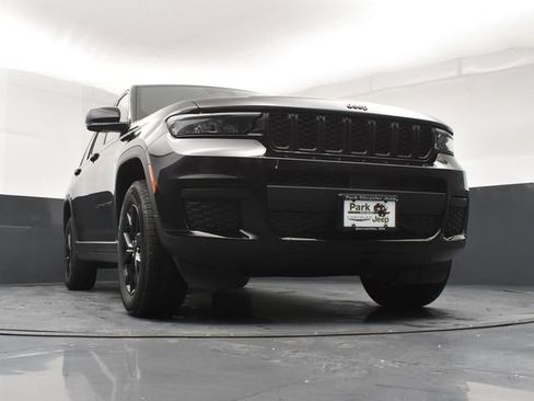 Used 2024 Jeep Grand Cherokee L Altitude AWD/4WD image 19