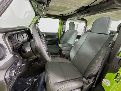 Used 2025 Jeep Wrangler Sport image 19